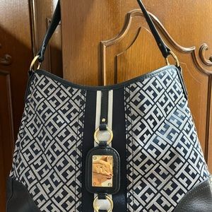 Tommy Hilfiger bag like new